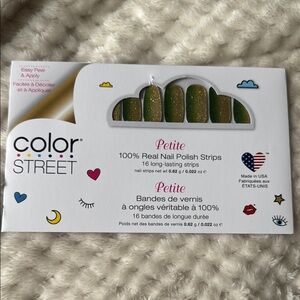 Color Street Petite Nail Strips in Green and Gold Feeling Lucky Petite